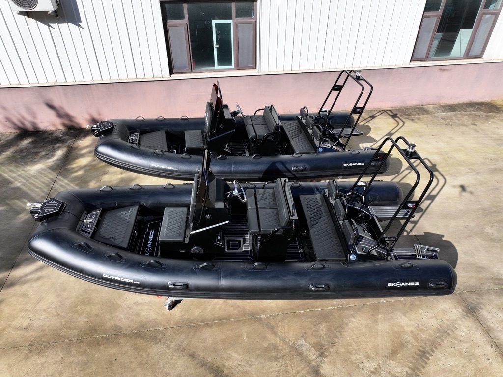 Skoanez Outrider 580 — profil bâbord